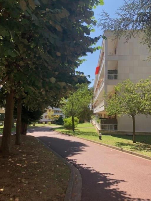 Nice Flat St Germain En Laye Centre 30 Minutes To Paris Saint-Germain-en-Laye Exterior foto
