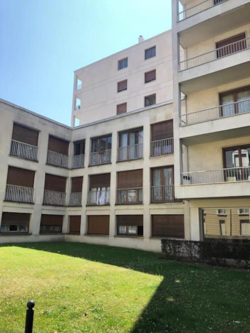 Nice Flat St Germain En Laye Centre 30 Minutes To Paris Saint-Germain-en-Laye Exterior foto
